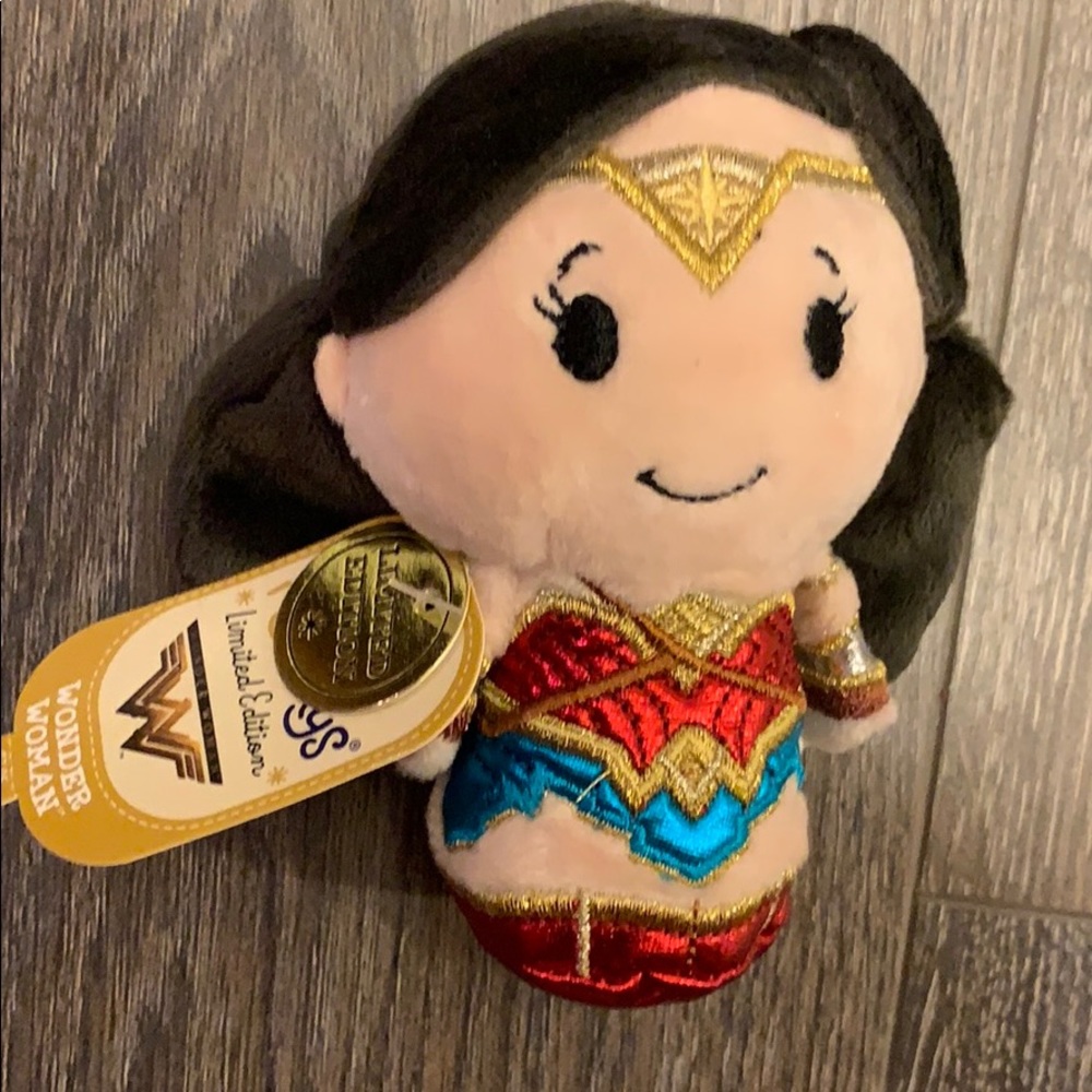 Wonder Woman limited edition Hallmark itty bitty
